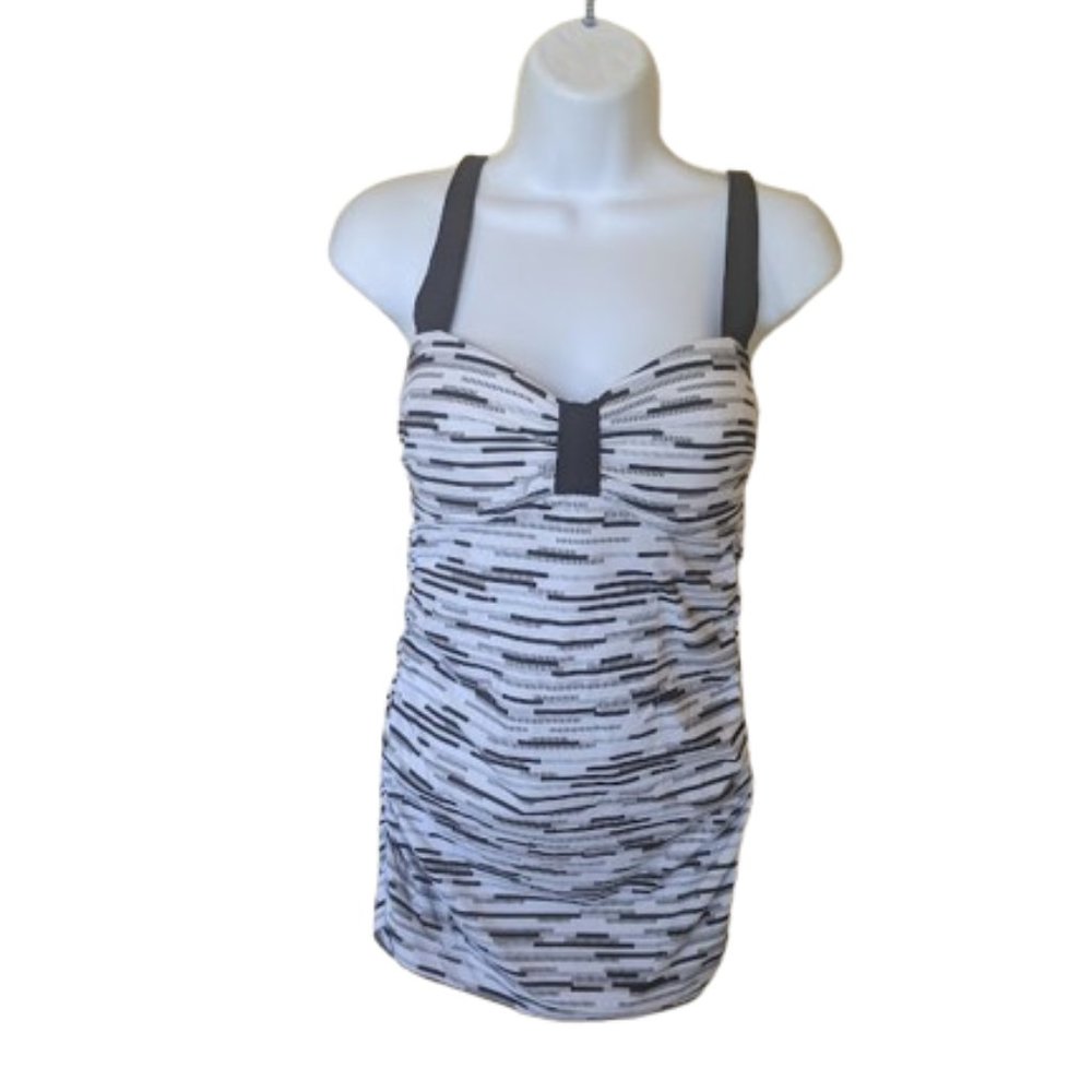 ---  Black and White Swmsuit Bathing Suit Top Fits Small Medium